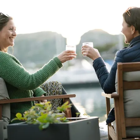 Kuringen Brygge * Refsnes